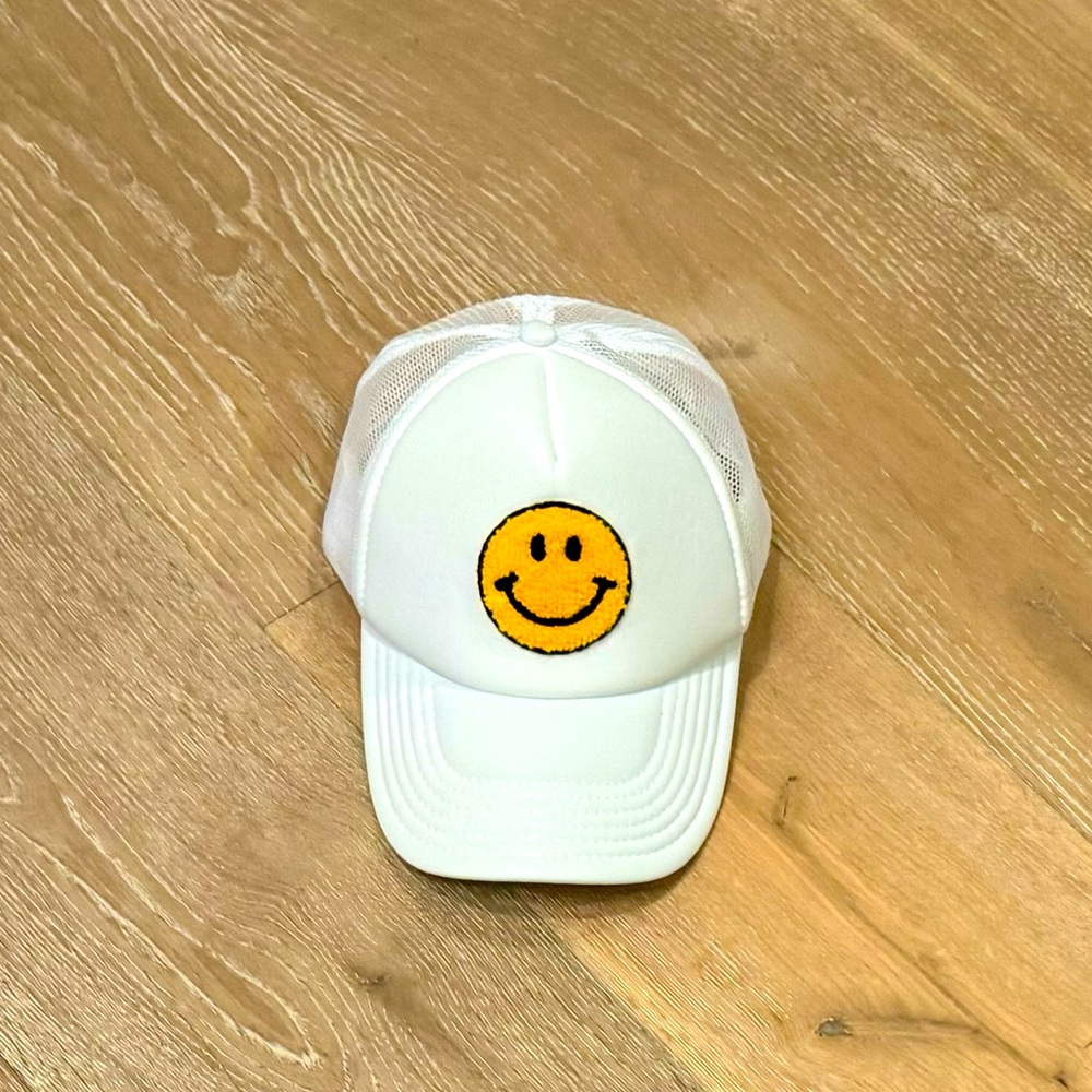 OTTO White Cap with Yellow Smiley